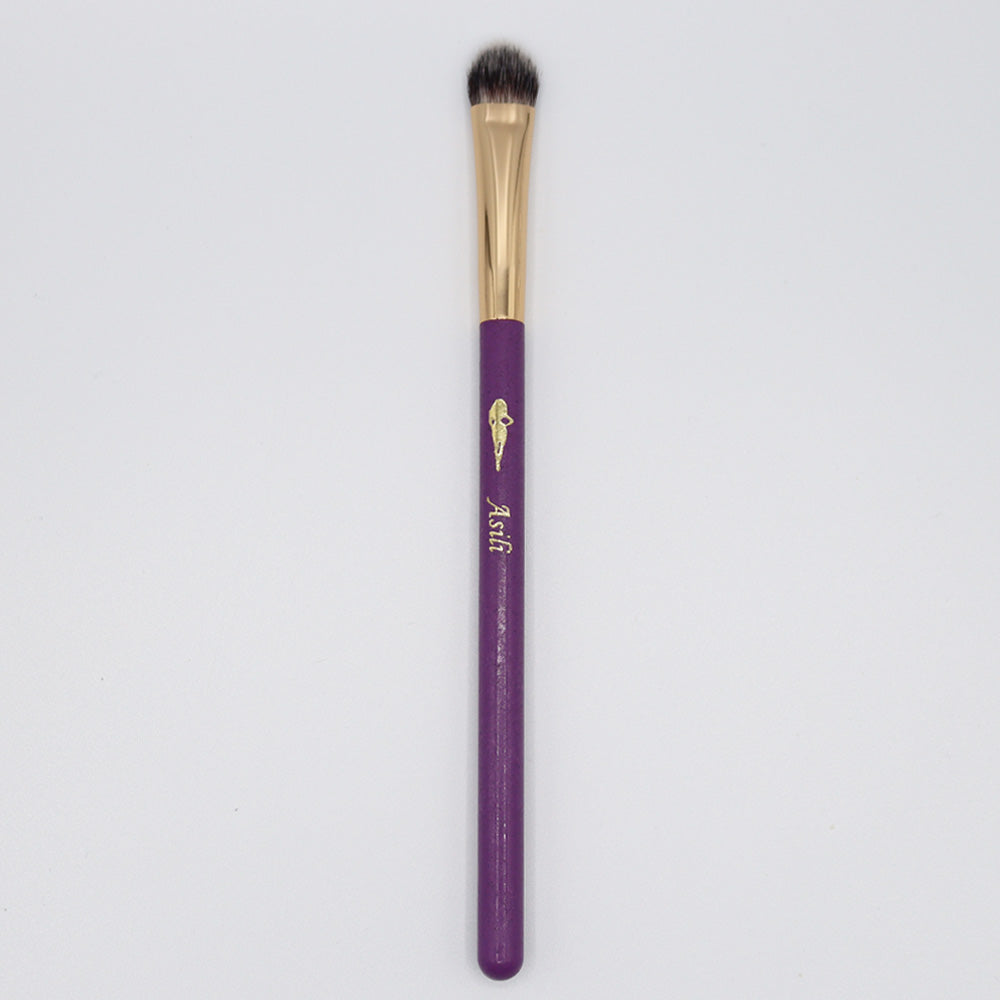 "Perfect your complexion with our Flat Concealer Brush, the ultimate tool for precision coverage. The flat, tapered bristles seamlessly blend and conceal imperfections, providing a flawless finish. Effortlessly achieve a natural look or build up coverage for a more polished appearance. The ergonomic design ensures easy handling, making application a breeze.