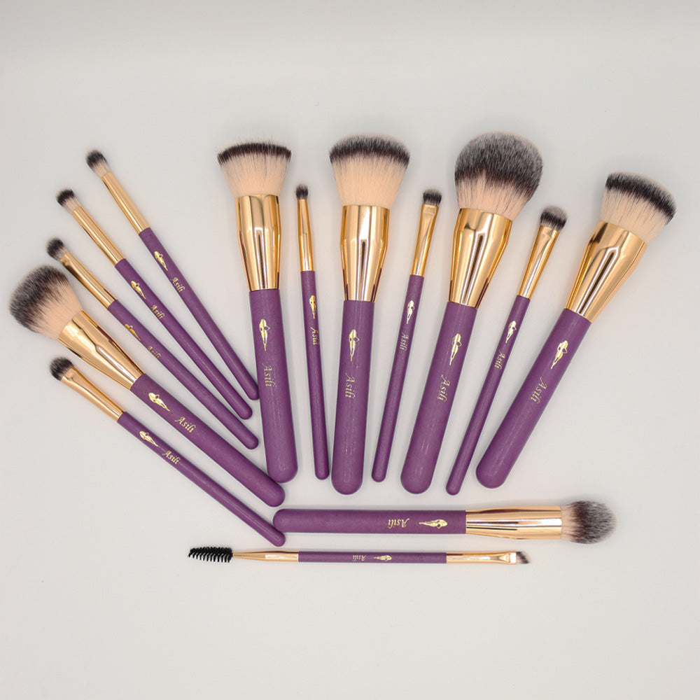 "Unleash your creativity with our Complete Set of Brushes – a curated collection designed to elevate your makeup game. Crafted with precision and quality materials, each brush is tailored for specific applications, ensuring seamless blending, precise application, and professional results. From flawless foundation to intricate eye looks, this comprehensive set has you covered.