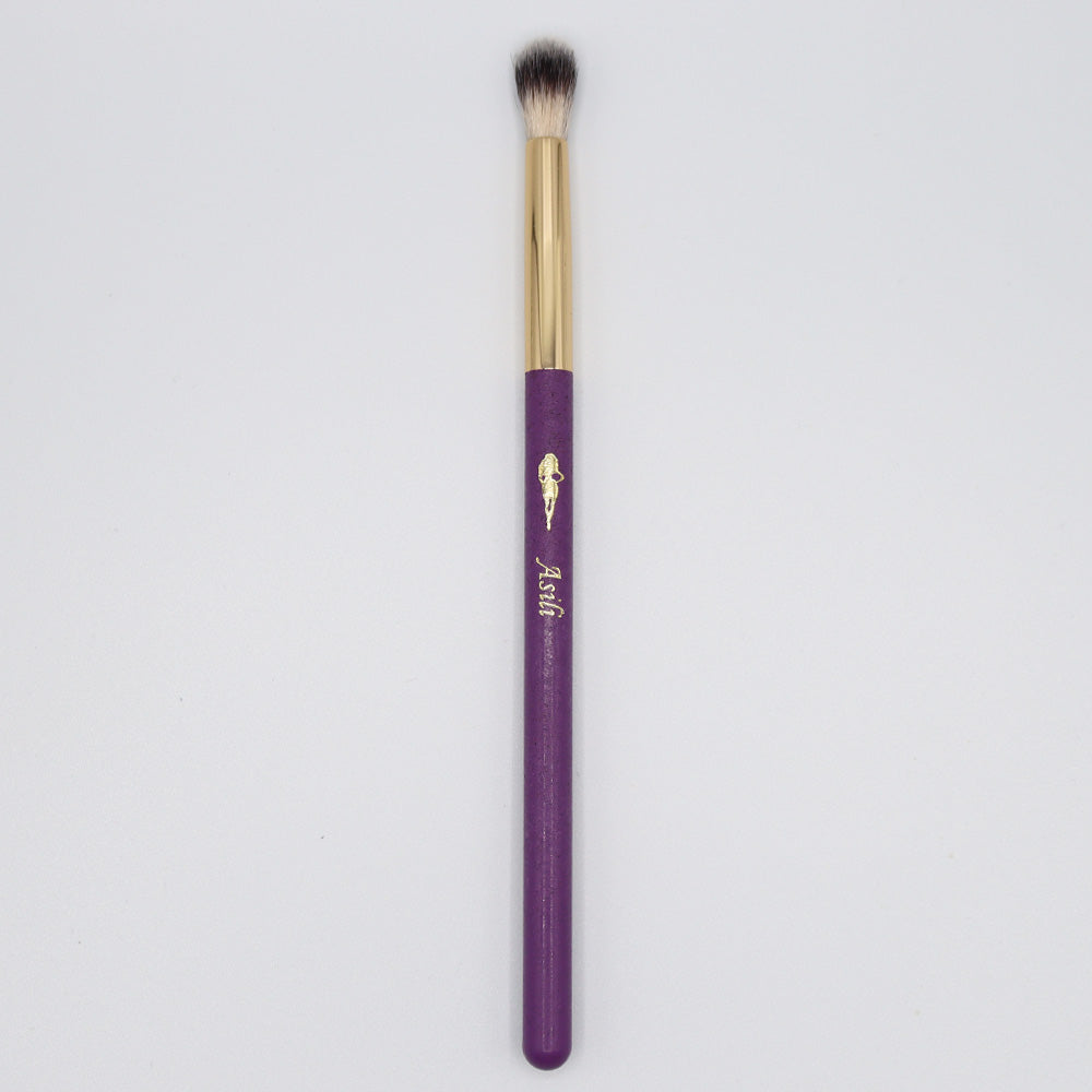 &quot;Unleash the artistry of blending with our Large Blending Brush. Designed for effortless application, this brush features soft, luxurious bristles that flawlessly blend and diffuse eyeshadows for a seamless, professional finish. The generous size allows for quick and easy blending over larger areas, while the ergonomic handle provides optimal control. 