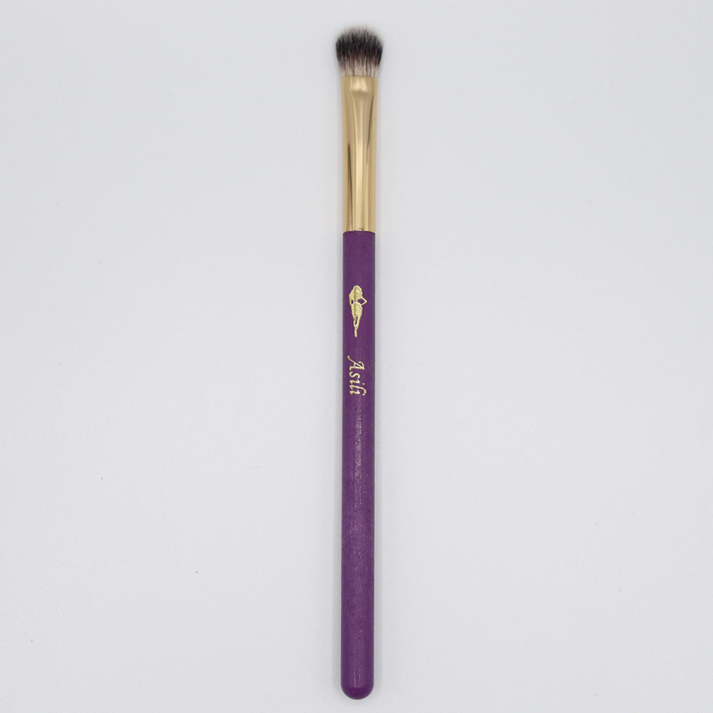 &quot;Elevate your eye makeup precision with our Small Blending Brush. Specially crafted for intricate detailing, this brush effortlessly blends and diffuses eyeshadows for a seamless and professional finish. The compact size allows for targeted application, making it perfect for crease work and intricate eye looks.