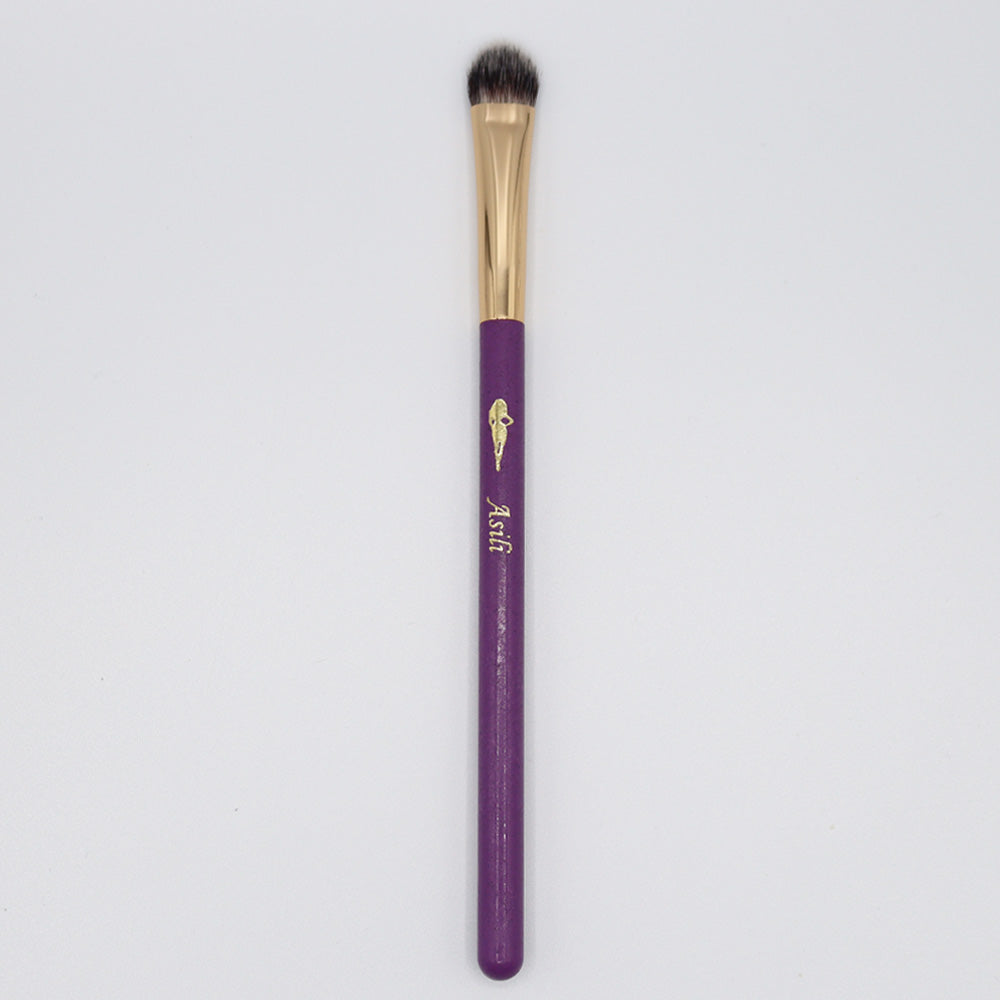 &quot;Perfect your complexion with our Flat Concealer Brush, the ultimate tool for precision coverage. The flat, tapered bristles seamlessly blend and conceal imperfections, providing a flawless finish. Effortlessly achieve a natural look or build up coverage for a more polished appearance. The ergonomic design ensures easy handling, making application a breeze.
